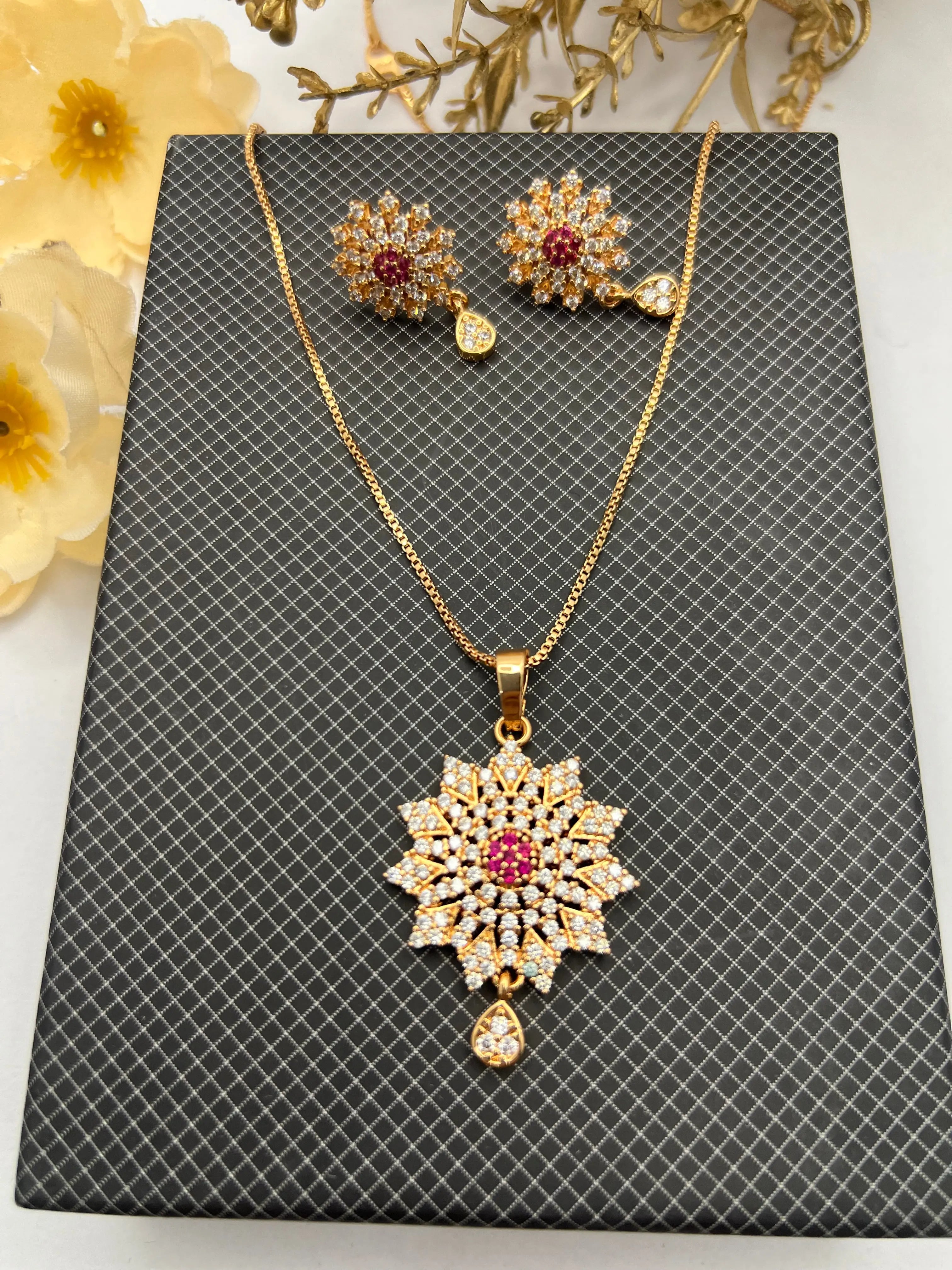 Classic Golden locket with earrings Style Blush