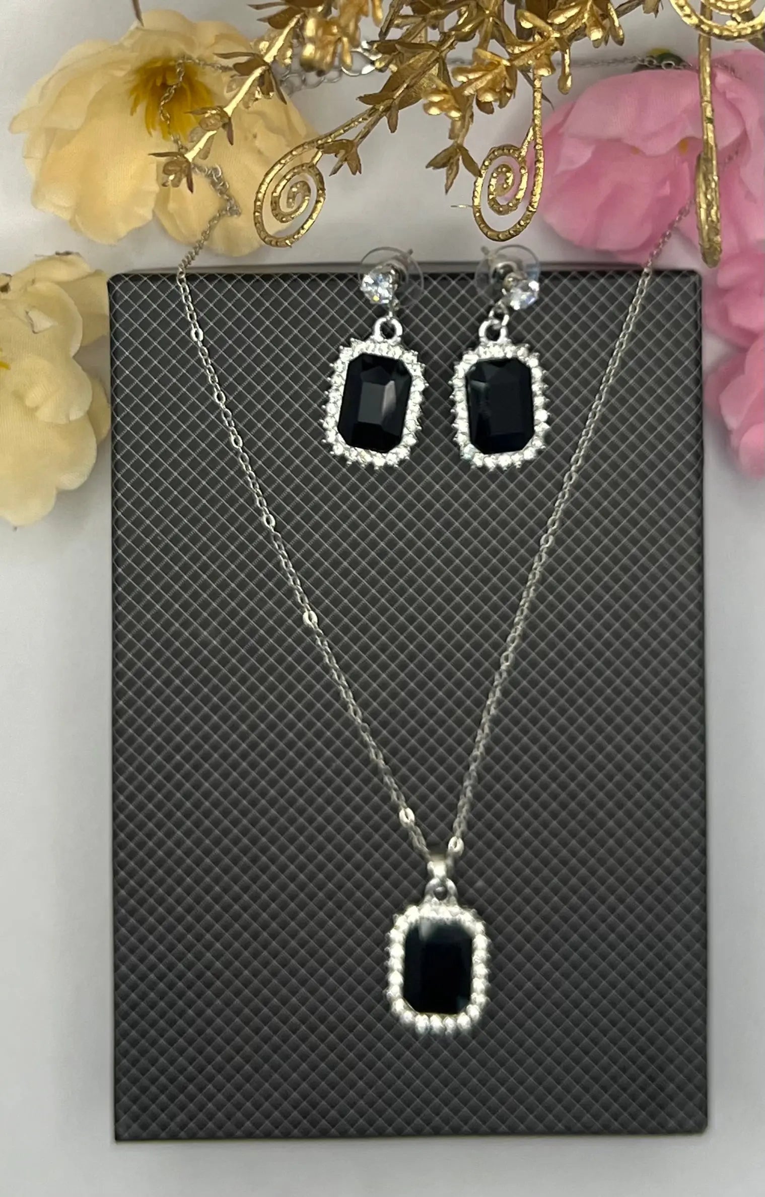 Silver locket and earrings with beautiful white and black stones Style Blush