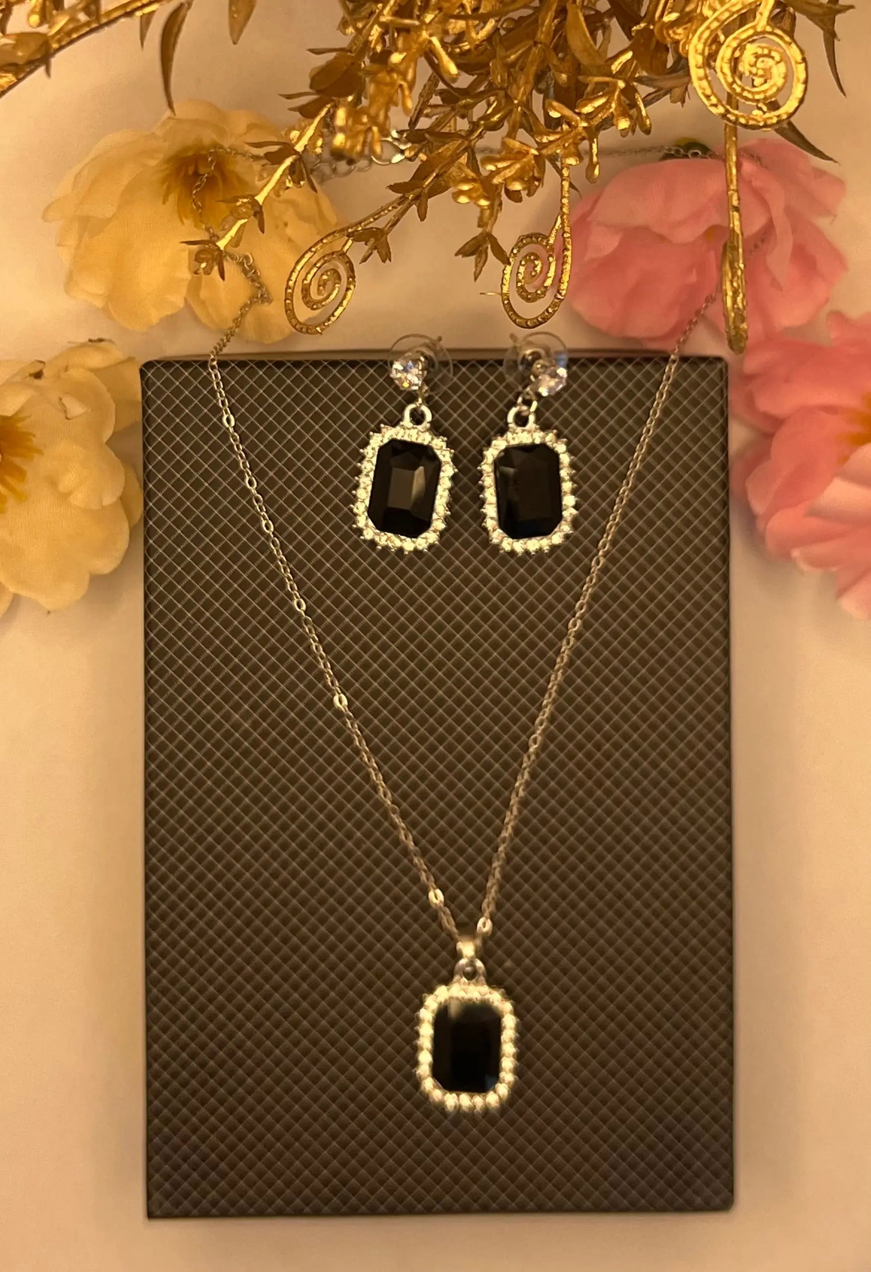 Silver locket and earrings with beautiful white and black stones Style Blush